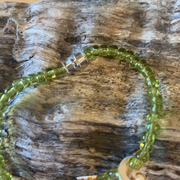 Coconut shell beaded shell necklace - Picture 3 of 6